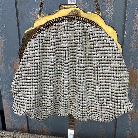 Whiting & Davis Vintage Alumesh Scallop Edge Rhinestone Clasp Mini Bag Cream - Picture 5 of 16